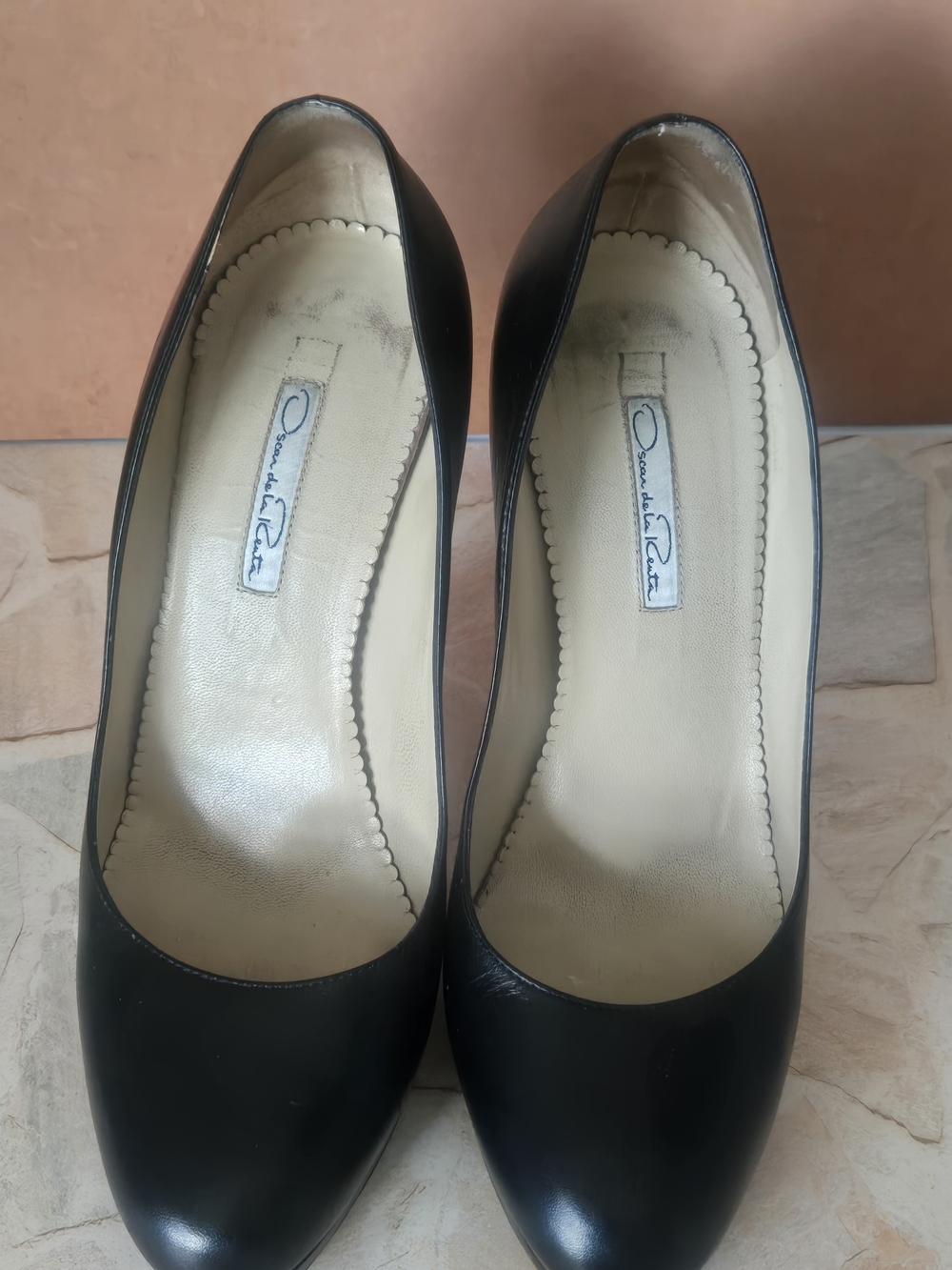 Oscar de la Renta Black Leather Rounded Toe Pumps